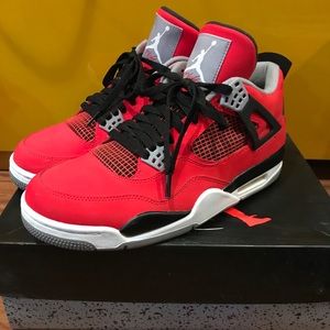 Air Jordan Retro 4 Toro Bravo